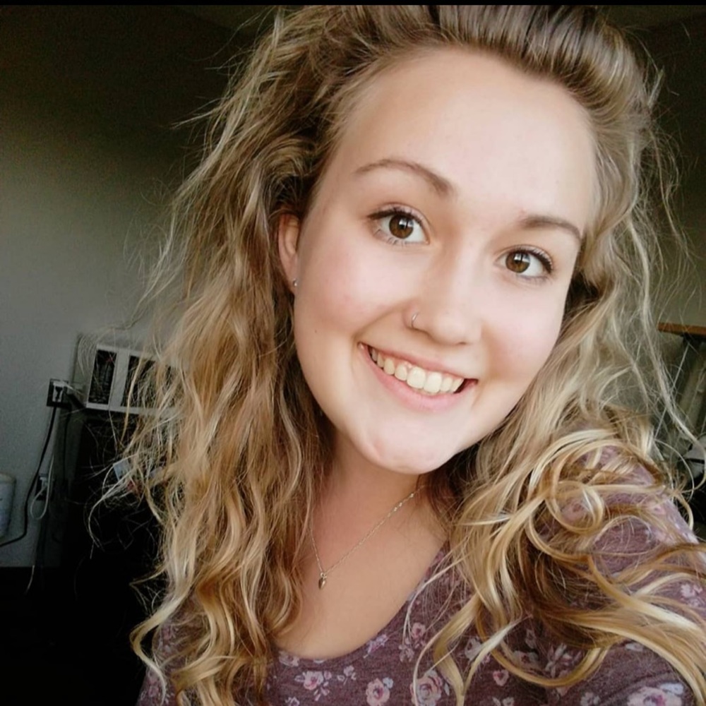 Meet your Posher, Caitlin